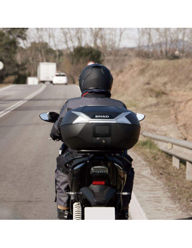 BAUL SH47 BLANCO ADAPTABLE A SCOOTERS Y A MOTOCICLETAS DE MEDIA Y GRAN CILINDRADA.